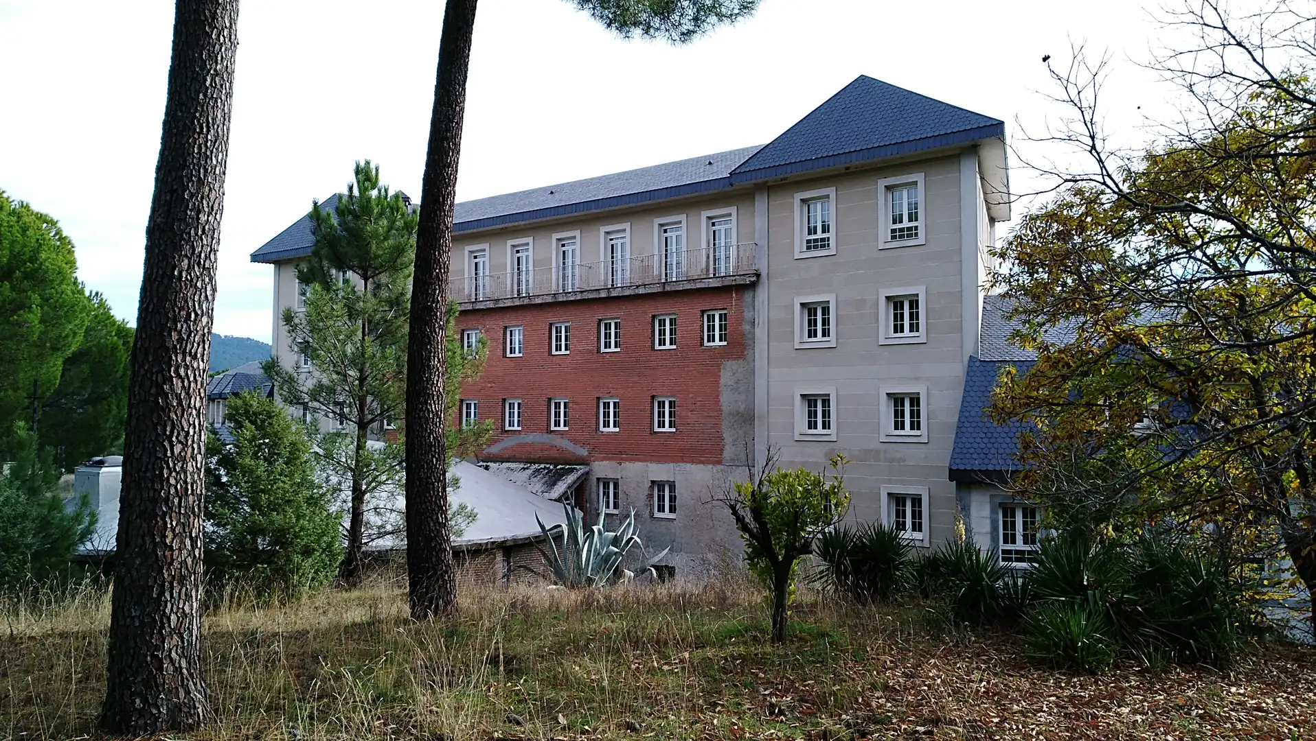 Exterior view of Buildings for sale in Mombeltrán