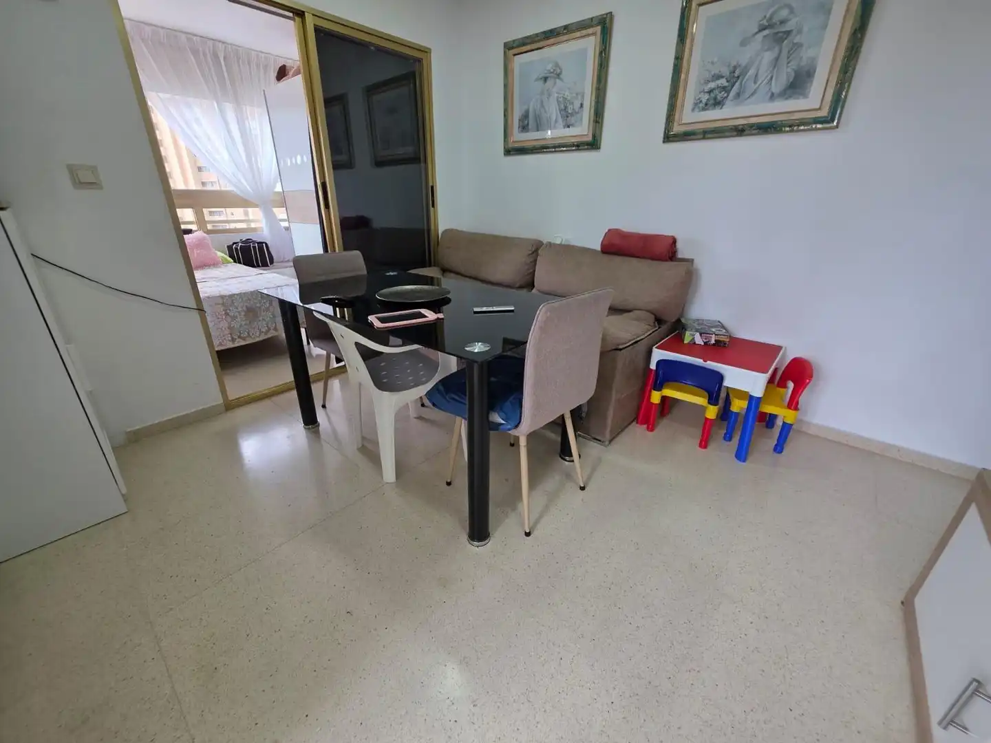 Sala de estar de Piso en venta en Benidorm con Jardín privado, Amueblado y Piscina comunitaria
