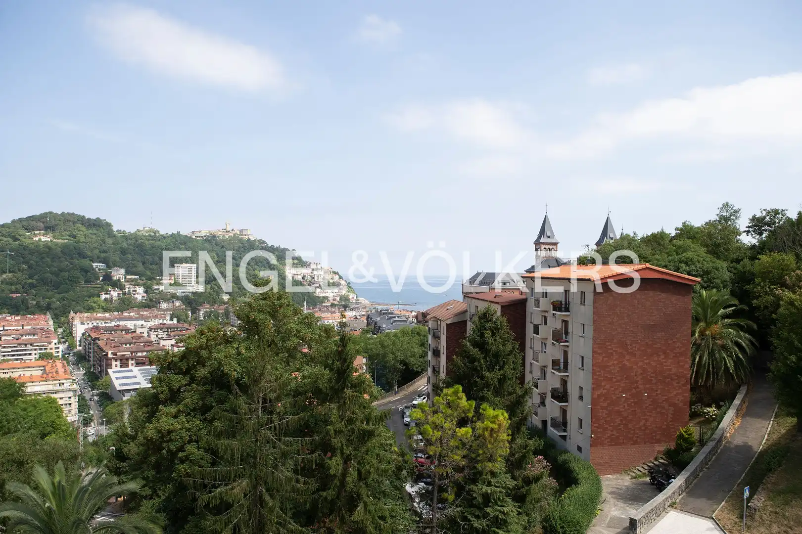 Flat for rent in Manuel Vázquez Montalbán Kalea, Aiete