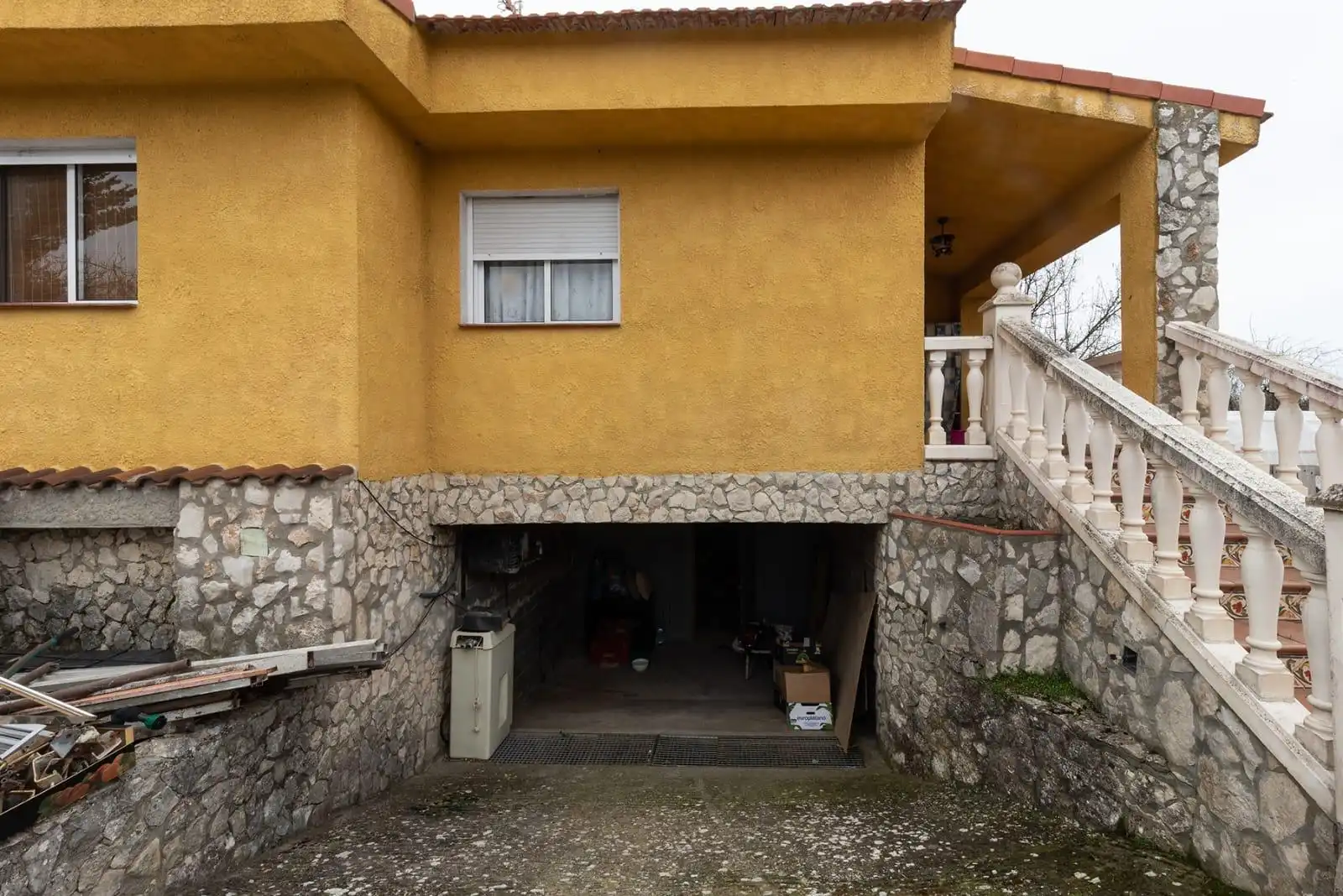 Vista exterior de Casa o xalet en venda en Villabáñez amb Calefacció, Jardí privat i Terrassa