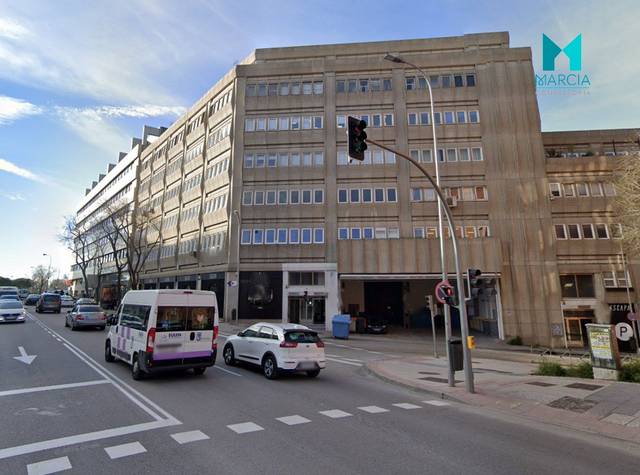 Oficina en Alquiler en Tres Olivos - Valverde