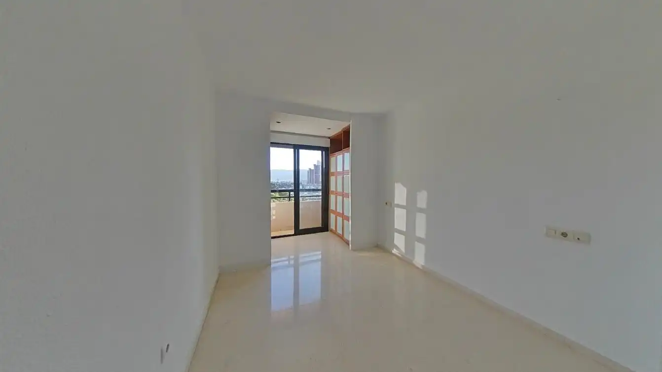 Piso en venta en Benidorm con Piscina