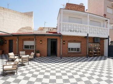 Adossat amb balcó en venda a Calle Transformador