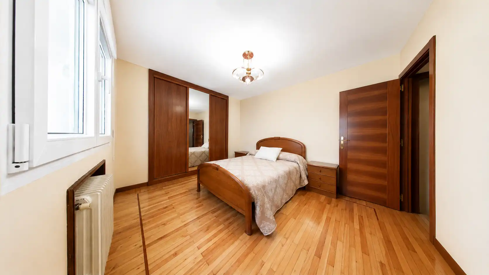 Habitación de Piso en venta en Vigo  con Calefacción, Parquet y Amueblado