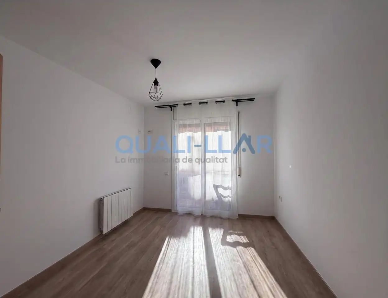 Habitación de Piso en venta en Cornellà de Llobregat con Aire acondicionado, Calefacción y Parquet