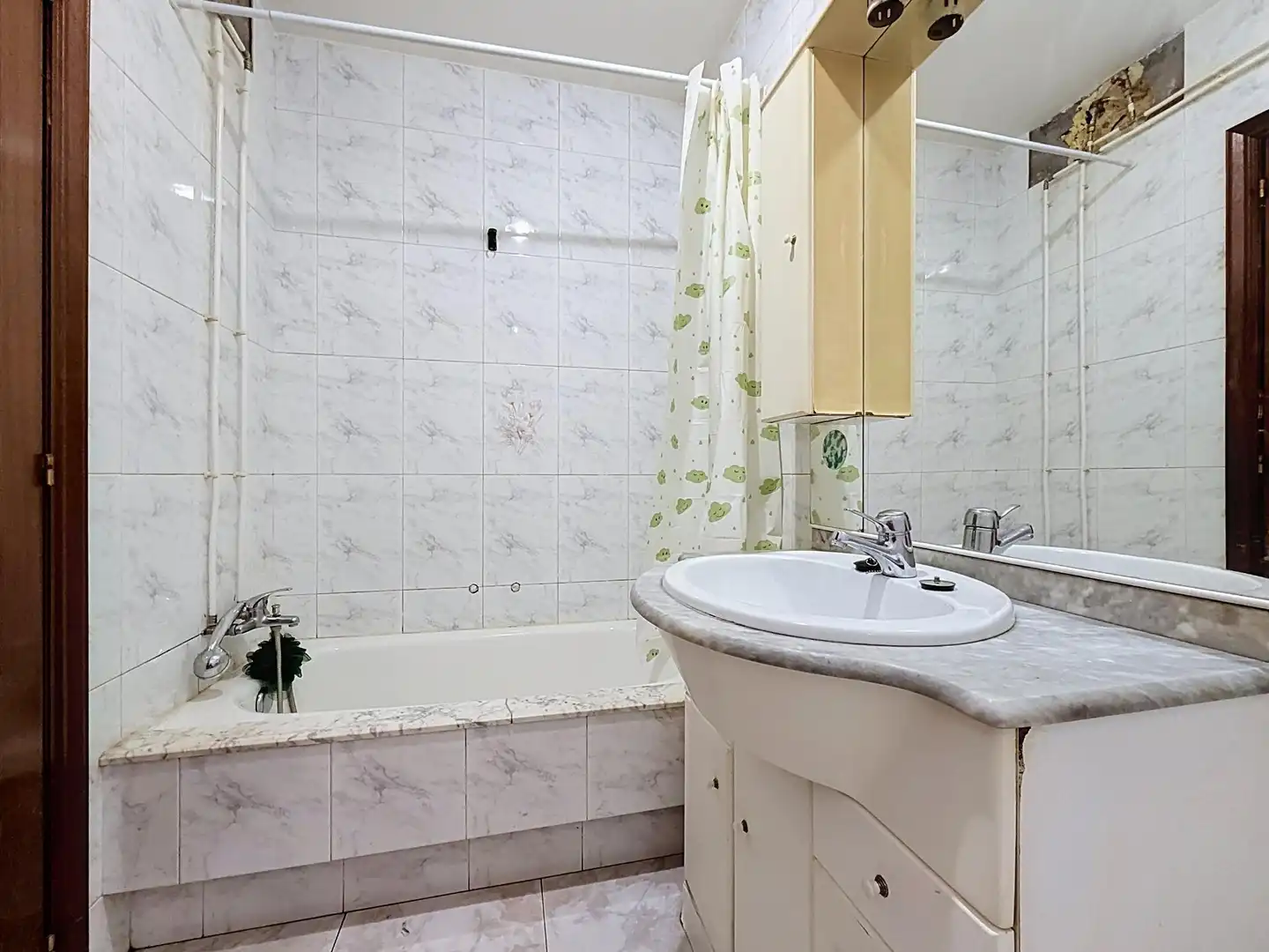 Baño de Piso en venta en Boiro con Calefacción y Trastero