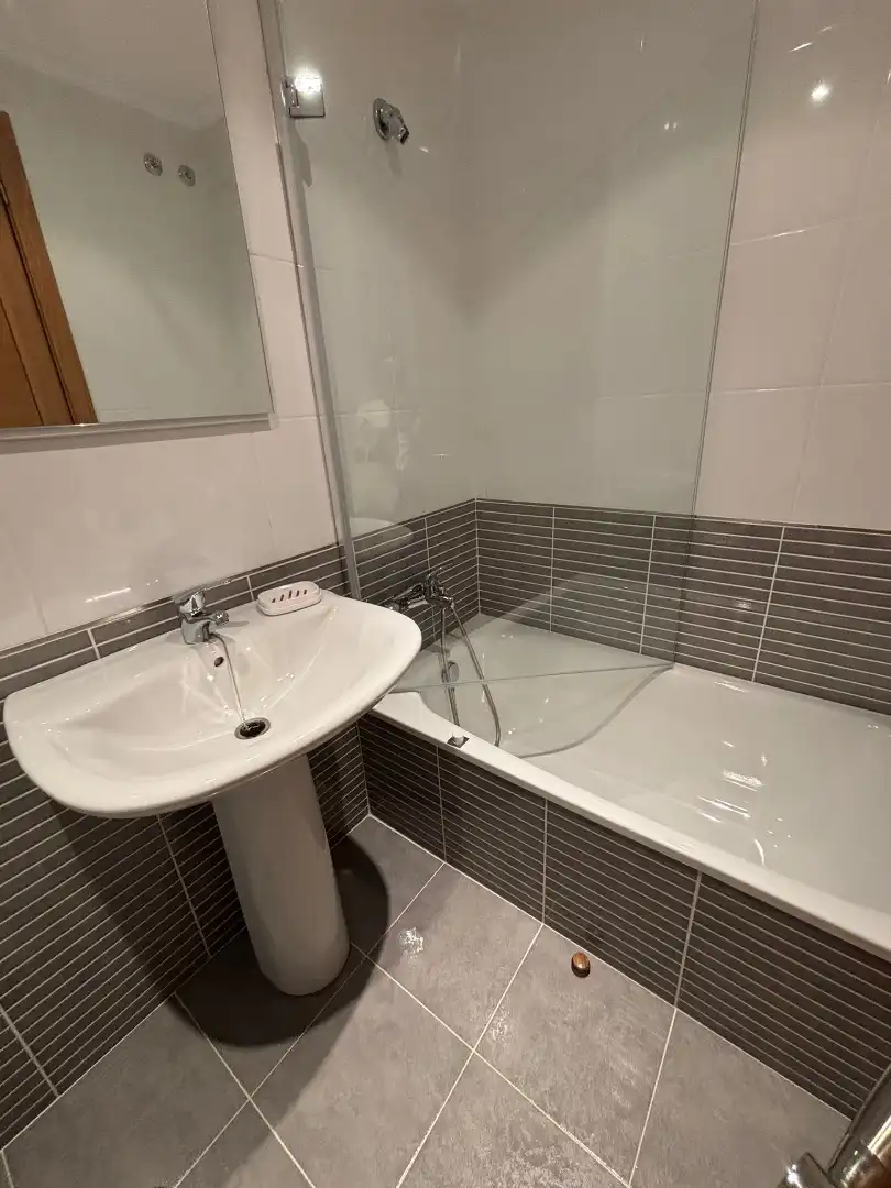 Bathroom of Flat for rent in Ferrol  with Heating, Parquet flooring and Furnished