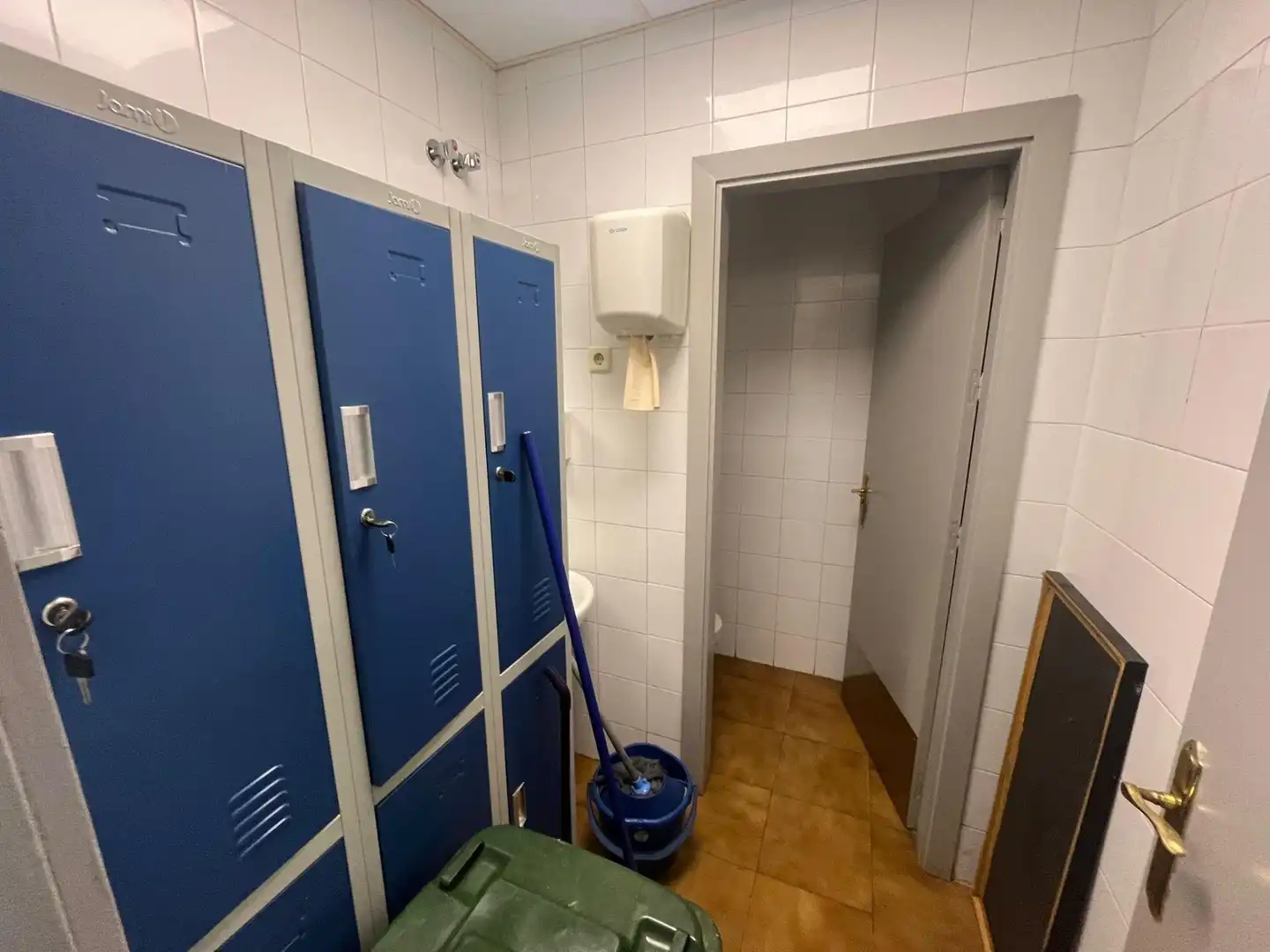 Baño de Local en traspaso en Sevilla con Amueblado