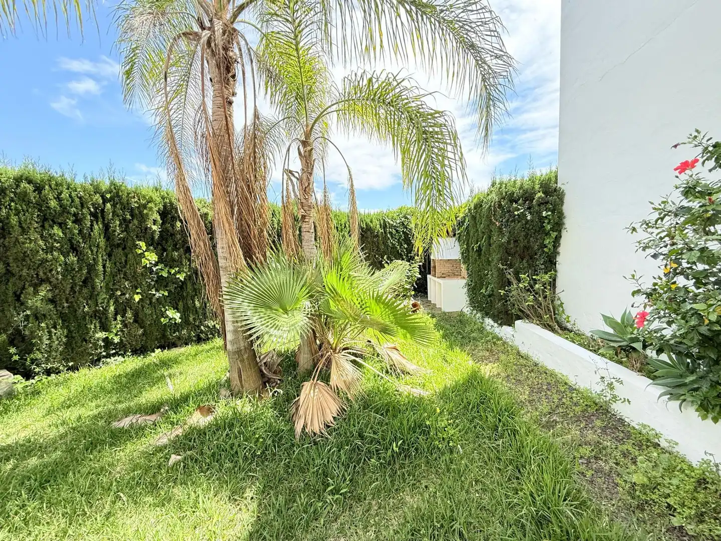 Vista exterior de Dúplex en venta en Nerja con Jardín privado, Trastero y Piscina comunitaria