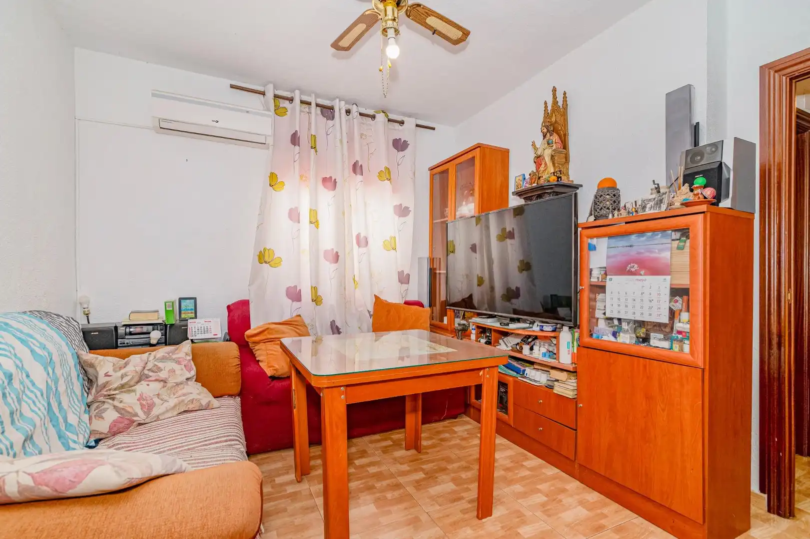 Sala de estar de Piso en venta en Granada con Calefacción, Trastero y Balcón