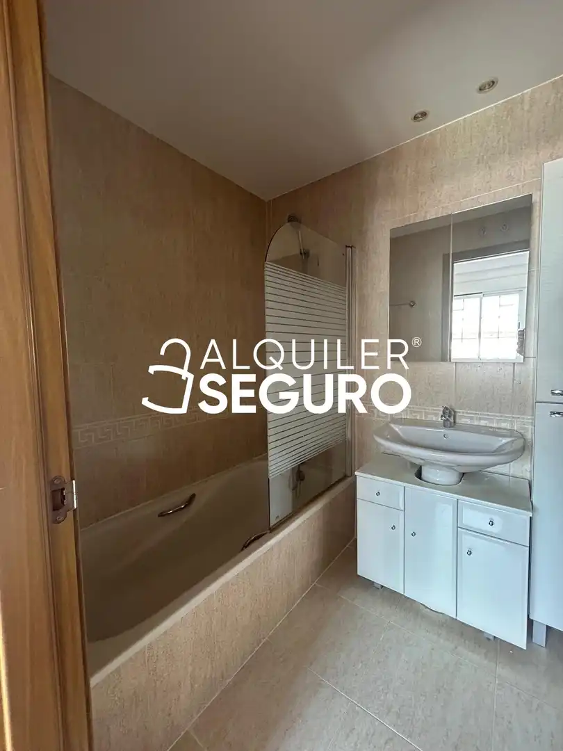 Baño de Casa o chalet de alquiler en Alcalá de Henares con Aire acondicionado, Calefacción y Terraza