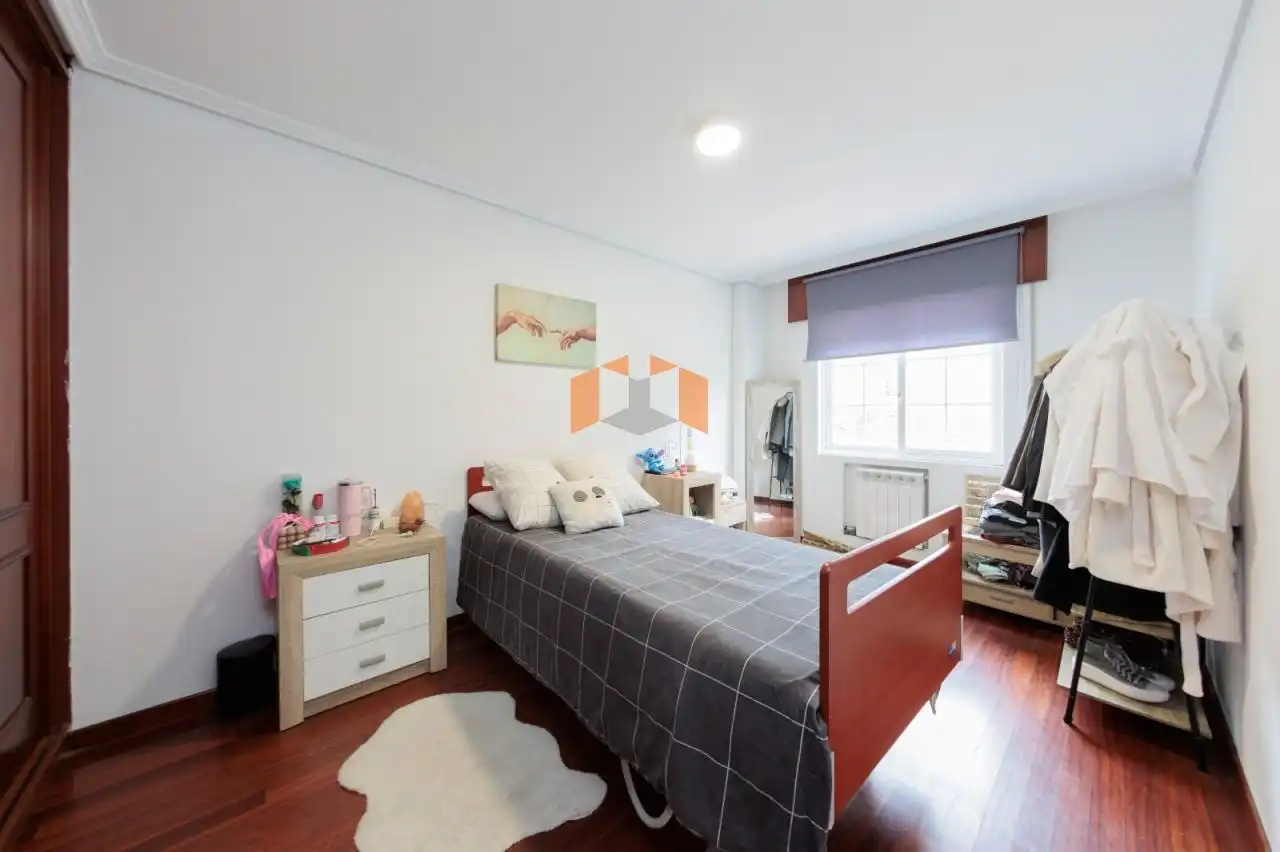 Bedroom of Houses for sale in Vigo   with Heating, Private garden and Parquet flooring