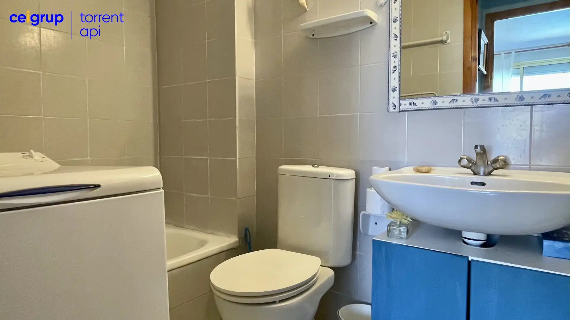 Baño de Piso en venta en L'Estartit con Terraza, Piscina y Amueblado