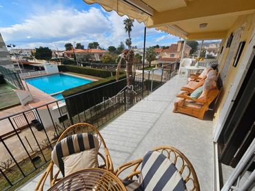 Apartament amb piscina en venda a Calle Apóstol Santiago