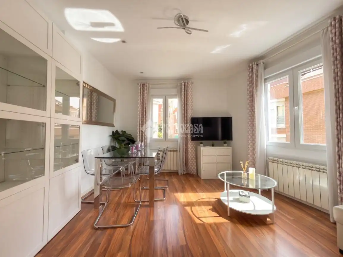 Sala d'estar de Pis en venda en Madrid amb Aire condicionat i Balcó