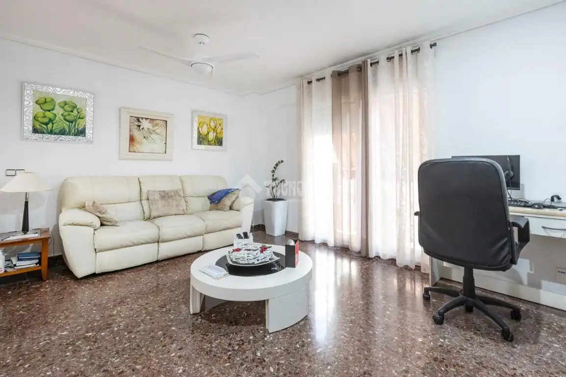 Living room of Houses for sale in Valencia  with Air Conditioner, Terrace and Balcony