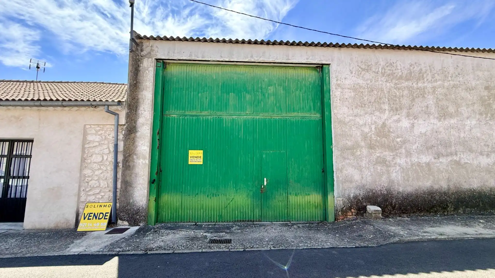 Vista exterior de Nau industrial en venda en Olombrada