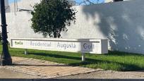 Vista exterior de Casa adosada en venda en Chiclana de la Frontera amb Aire condicionat, Jardí privat i Terrassa