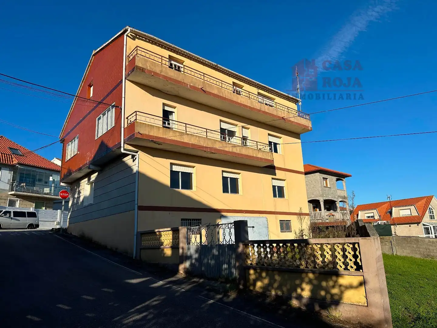 Vista exterior de Casa o xalet en venda en Cangas  amb Calefacció, Terrassa i Traster