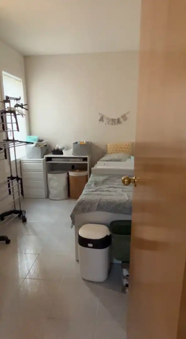 Dormitori de Pis en venda en Girona amb Aire condicionat, Calefacció i Terrassa