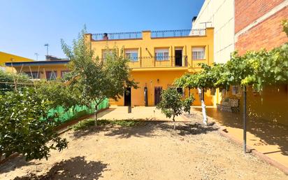 Exterior view of Single-family semi-detached for sale in Rubí  with Air Conditioner, Heating and Private garden