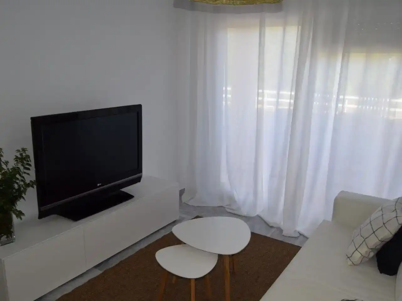 Wohnzimmer von Wohnung zur Miete in Benalmádena mit Klimaanlage und Schwimmbad