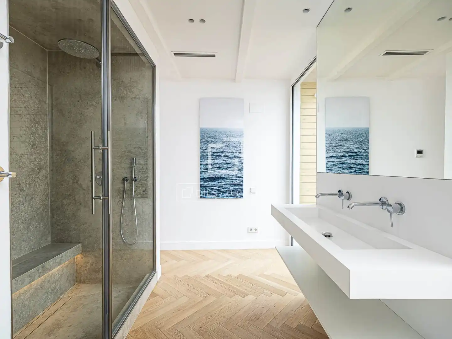 Badezimmer von Dachboden zum Verkauf in Barcelona mit Klimaanlage, Terrasse und Balkon