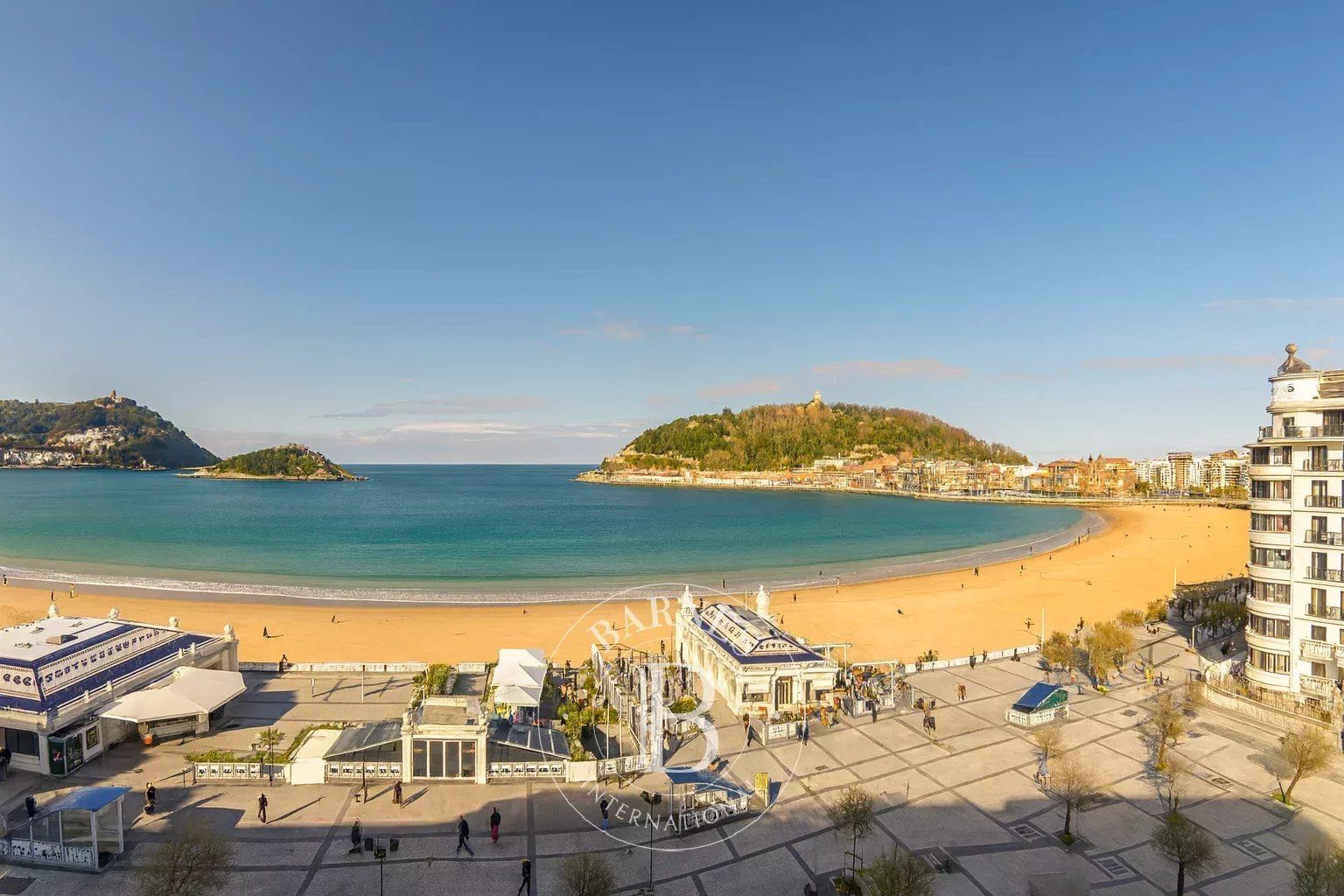 Vista exterior de Pis en venda en Donostia - San Sebastián  amb Calefacció, Terrassa i Traster