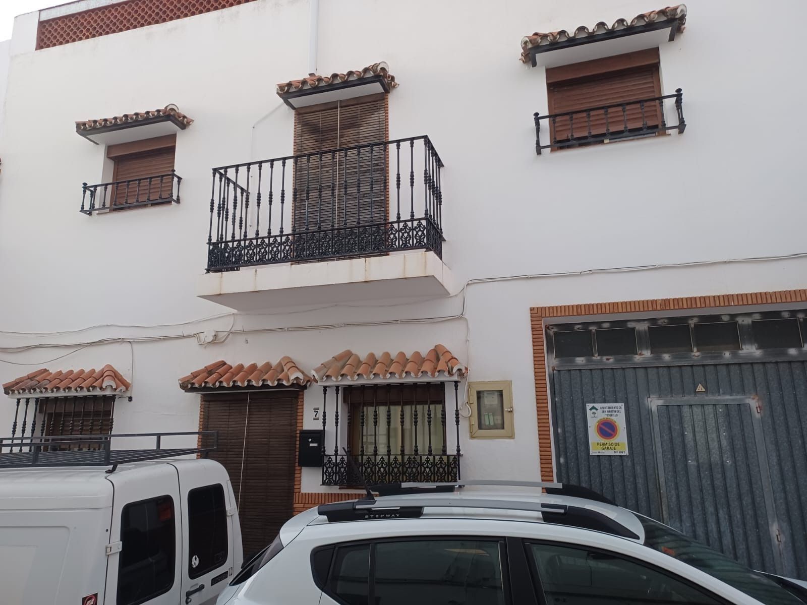 Exterior view of Single-family semi-detached for sale in San Martín del Tesorillo  with Air Conditioner, Private garden and Terrace