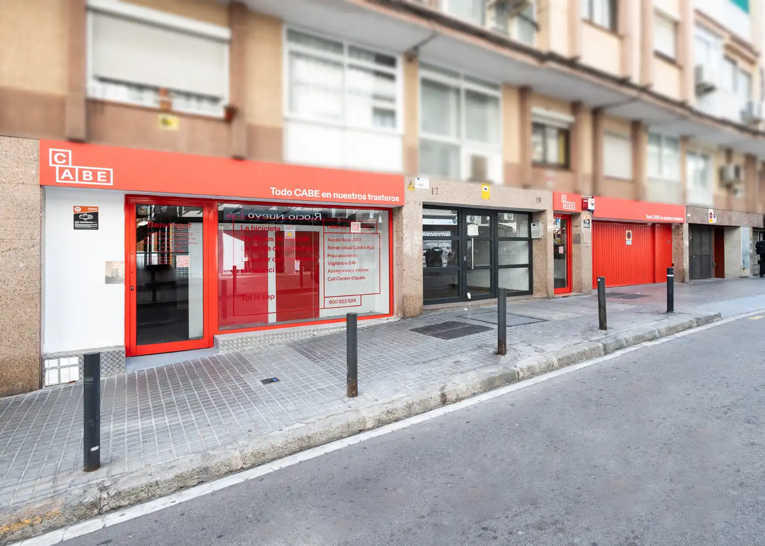 Vista exterior de Trastero de alquiler en L'Hospitalet de Llobregat con Alarma
