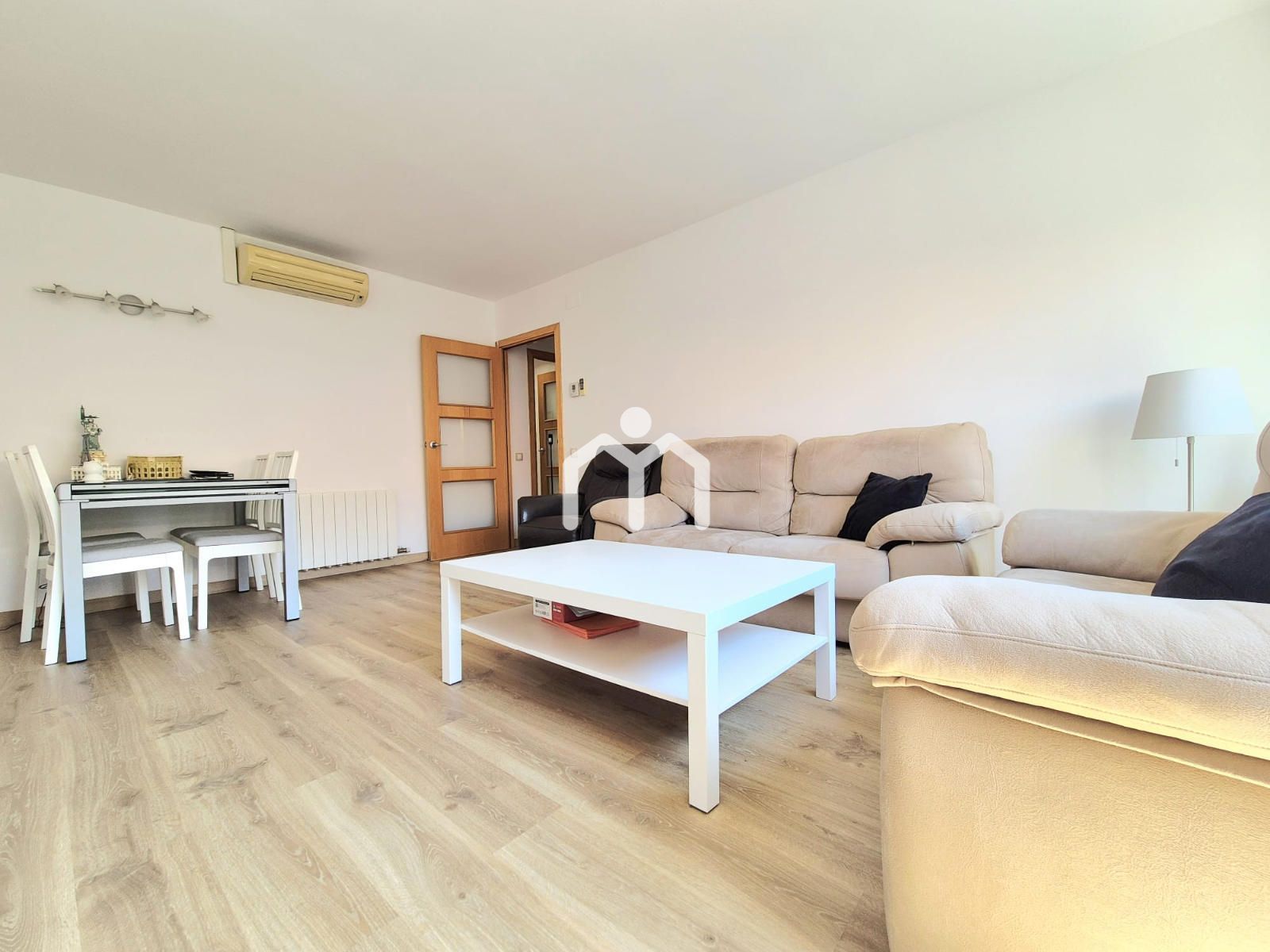 Living room of Flat for sale in Vilassar de Dalt  with Air Conditioner, Heating and Parquet flooring