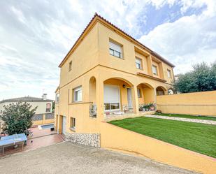 Exterior view of Single-family semi-detached for sale in Figueres  with Heating, Terrace and Swimming Pool