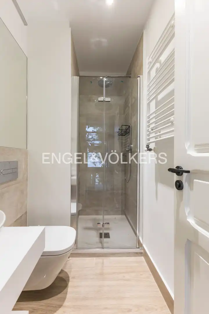 Badezimmer von Wohnung zur Miete in Chamberí
