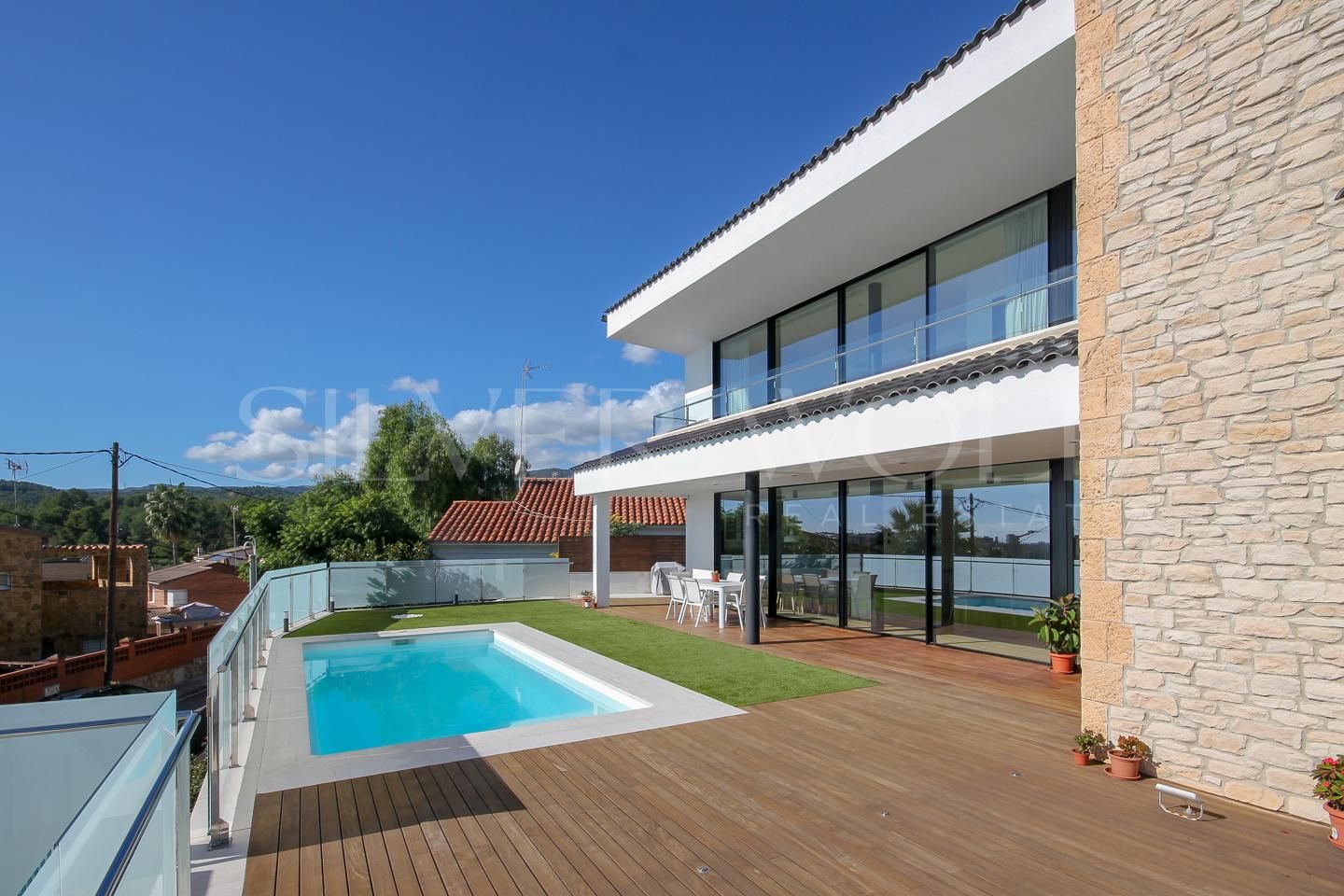 Vista exterior de Casa o xalet en venda en Viladecans amb Aire condicionat, Calefacció i Jardí privat