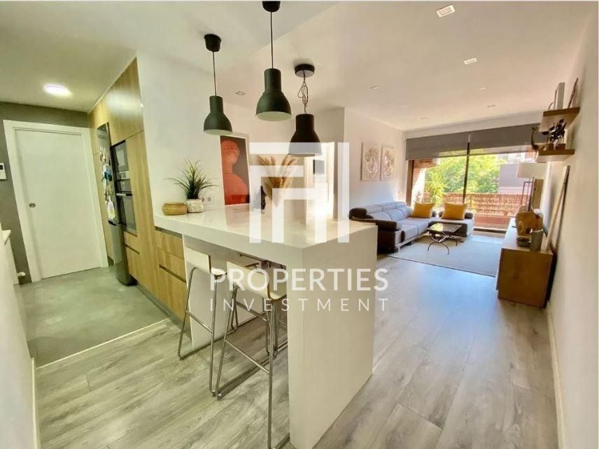 Exterior view of Flat for sale in  Barcelona Capital  with Air Conditioner, Heating and Private garden