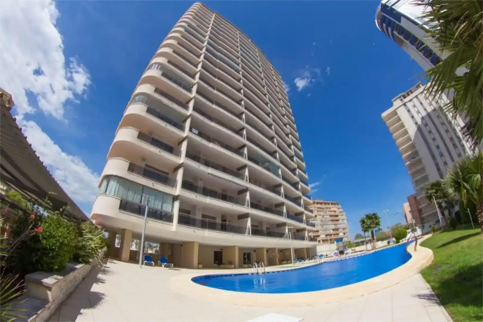 Schwimmbecken von Wohnungen zur Miete in Calpe / Calp mit Klimaanlage