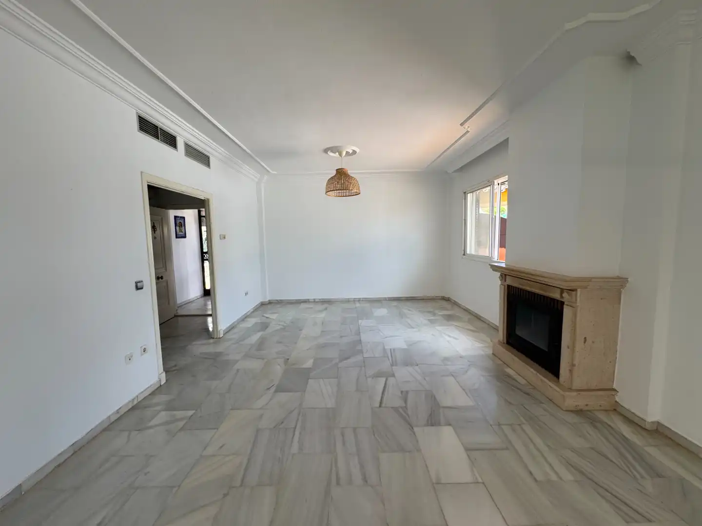 Sala de estar de Casa o chalet de alquiler en Espartinas con Aire acondicionado, Calefacción y Jardín privado