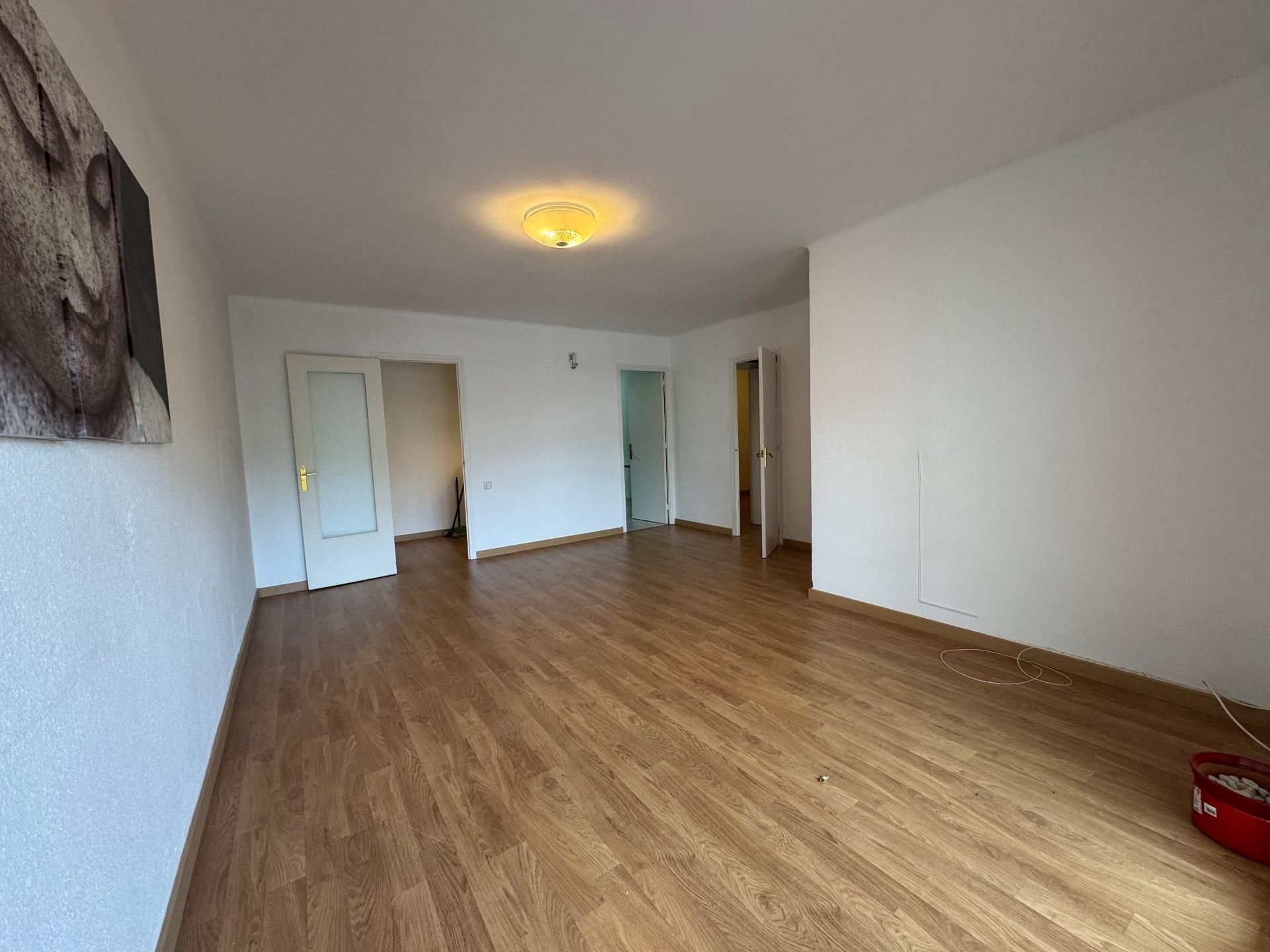 Sala d'estar de Pis de lloguer en Gavà amb Parquet, Terrassa i Balcó