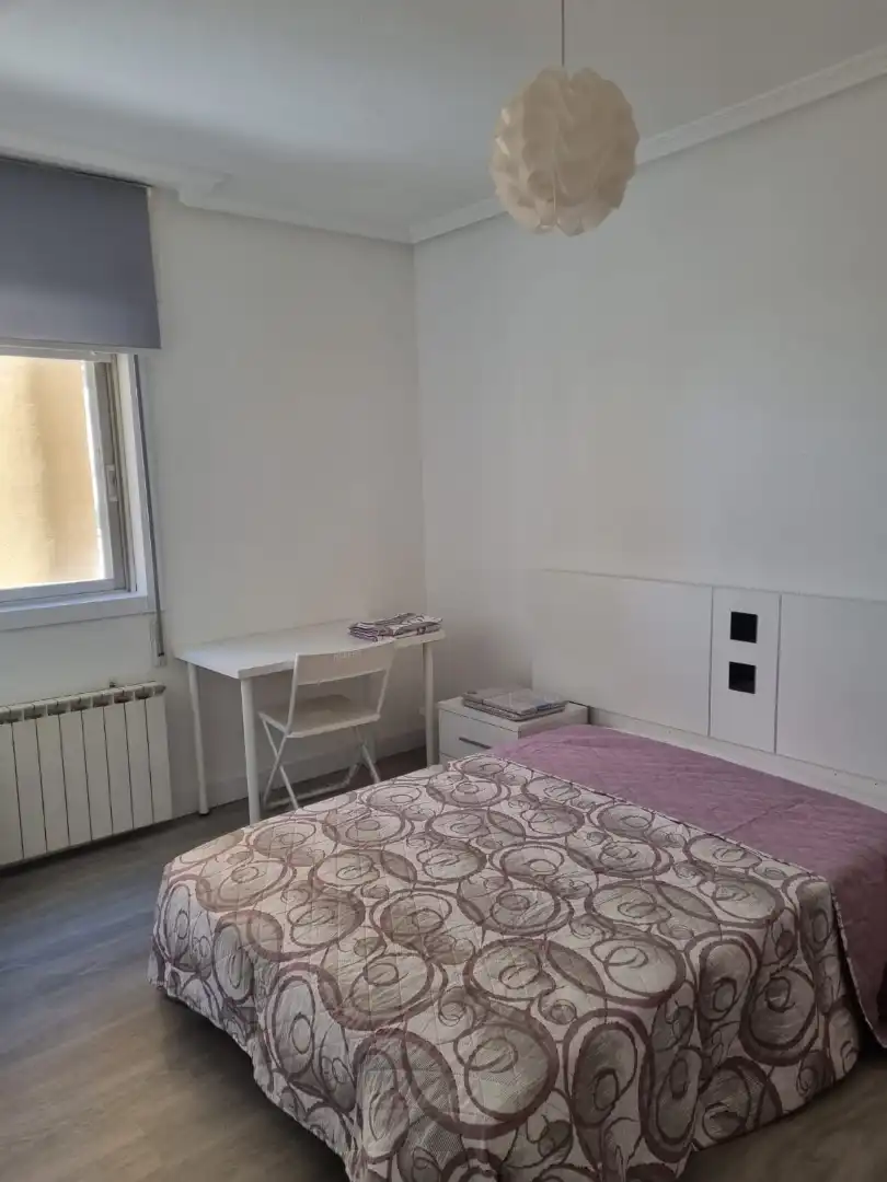 Habitación de Piso para compartir en Ávila con Calefacción, Parquet y Amueblado