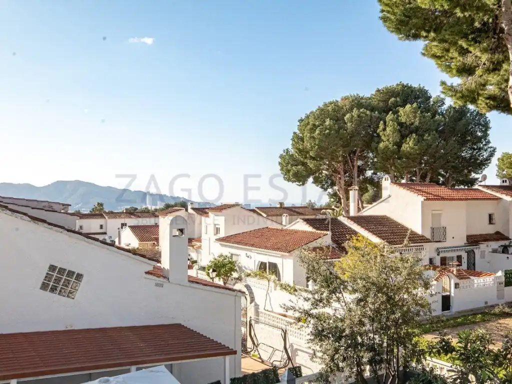 Vista exterior de Casa adosada en venta en La Nucia