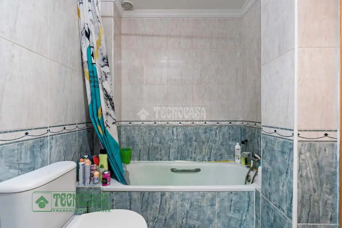 Baño de Piso en venta en Roquetas de Mar con Aire acondicionado, Calefacción y Amueblado