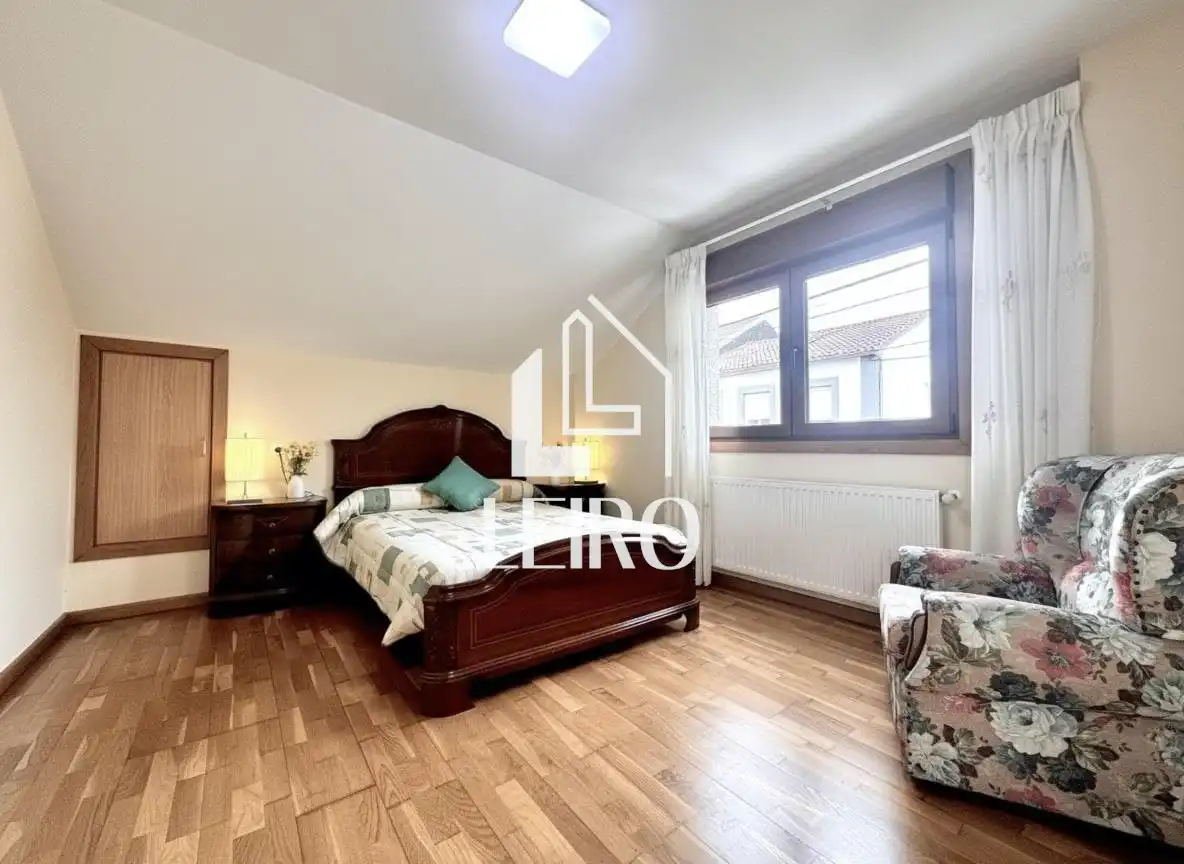 Habitación de Casa o chalet en venta en Vilagarcía de Arousa con Calefacción, Terraza y Trastero