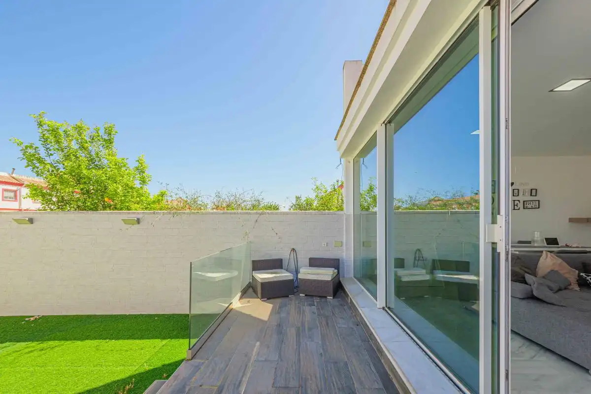 Terraza de Casa o chalet en venta en Huévar del Aljarafe con Aire acondicionado, Calefacción y Jardín privado