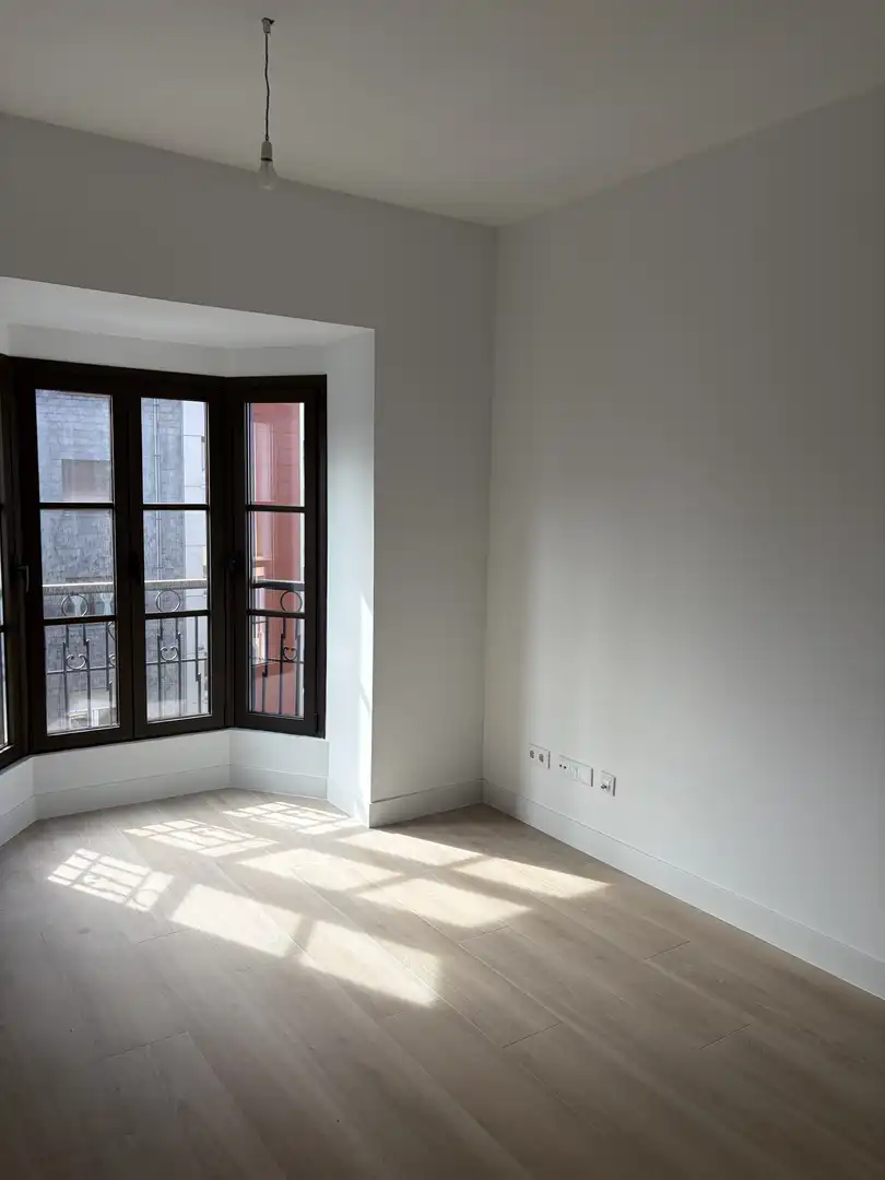 Bedroom of Flat for sale in Gijón   with Storage room