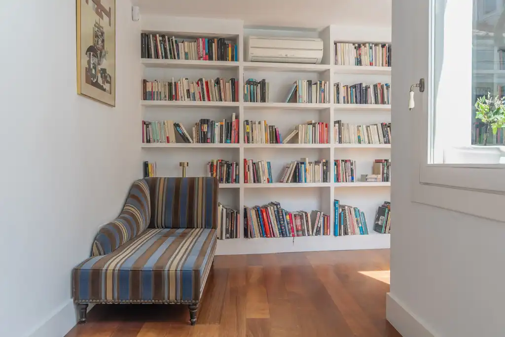 Living room of Flat for rent in Madrid  with Air Conditioner, Heating and Balcony