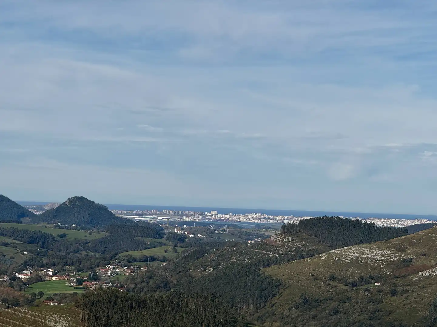 Vista exterior de Casa o xalet de lloguer en Riotuerto amb Calefacció, Terrassa i Traster