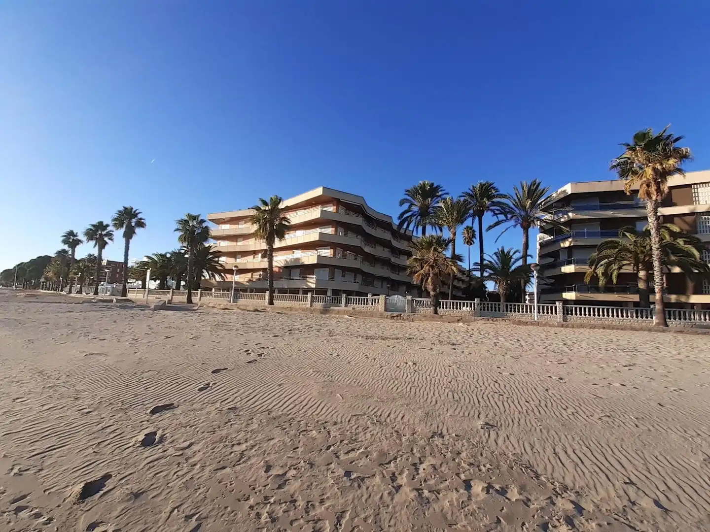 Vista exterior de Pis en venda en Cambrils amb Terrassa i Piscina comunitària