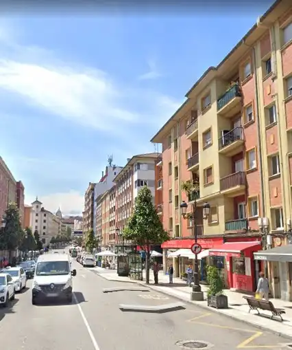 Vista exterior de Piso en venta en Oviedo 