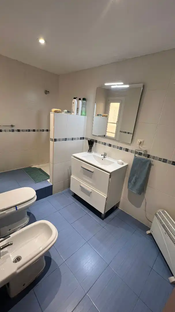 Badezimmer von Dachboden zum Verkauf in Badalona mit Möbliert und Ofen