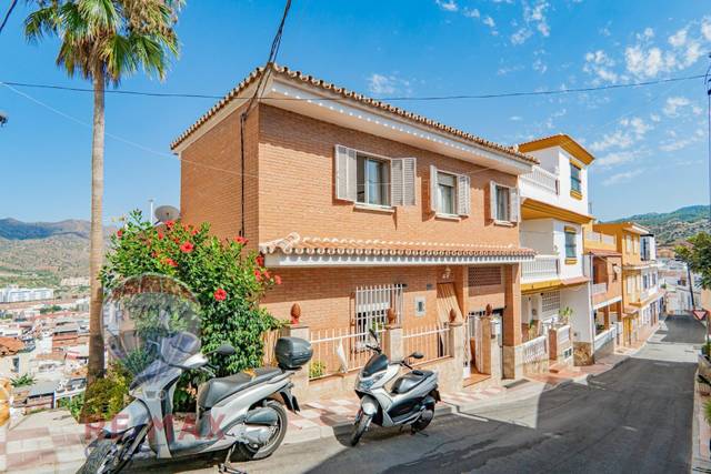 Casa-chalet en Venta en Calle PAREDON ALTO en Mangas Verdes - Las Flores - Parque del Sur